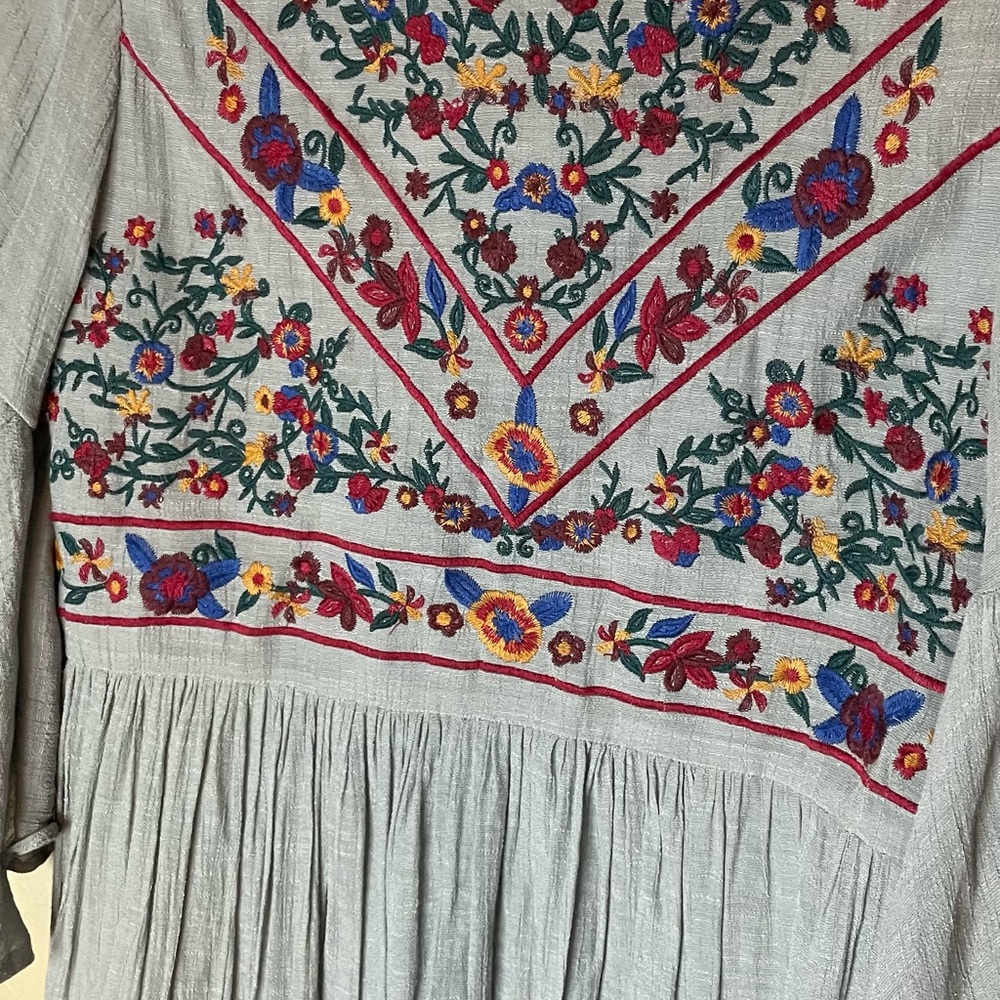 Umgee Boho Bliss Cool Grey Ruffled Sleeves Casual‎ Embroidered Dress Size Medium - Picture 4 of 7